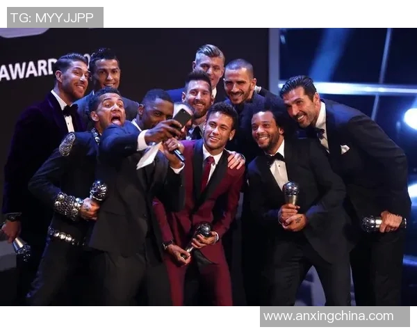 世界足球巨星同框合影 展现传奇球员风采与足球荣耀