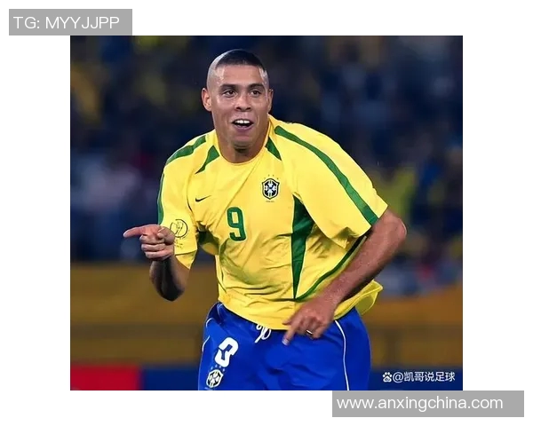 足球球星梳头瞬间大揭秘:从发型到个人风格的完美融合 足球球星梳头瞬间大揭秘:从发型到个人风格的完美融合