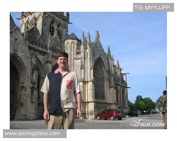 日本男足球星背景图赏析:见证他们的辉煌与成长之路 日本男足球星背景图赏析:见证他们的辉煌与成长之路