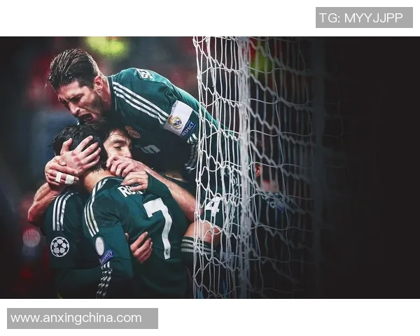 全球足球巨星齐聚一堂 见证辉煌时刻的精彩集体合影 全球足球巨星齐聚一堂 见证辉煌时刻的精彩集体合影